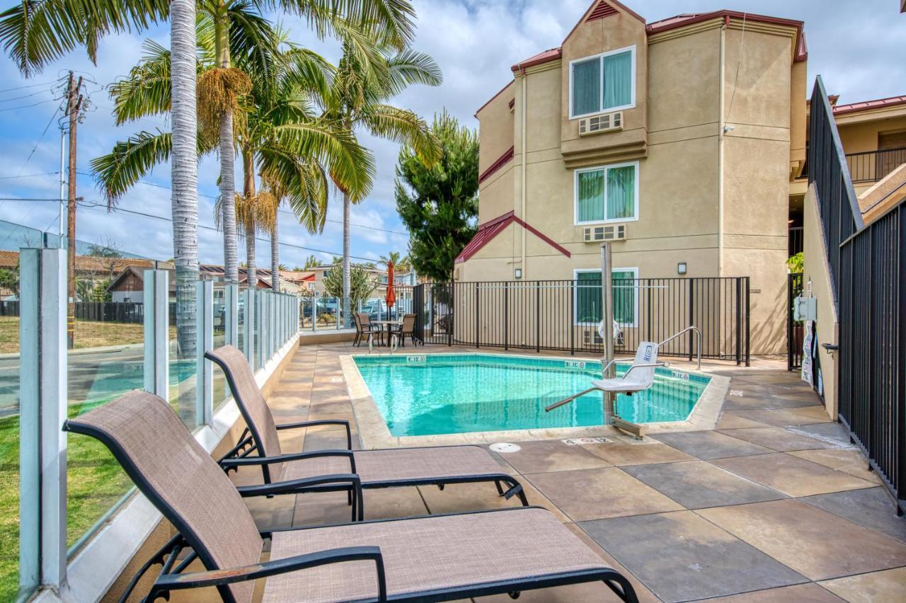 Days Inn By Wyndham Carlsbad Esterno foto