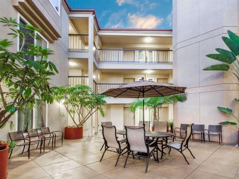 Days Inn By Wyndham Carlsbad Esterno foto