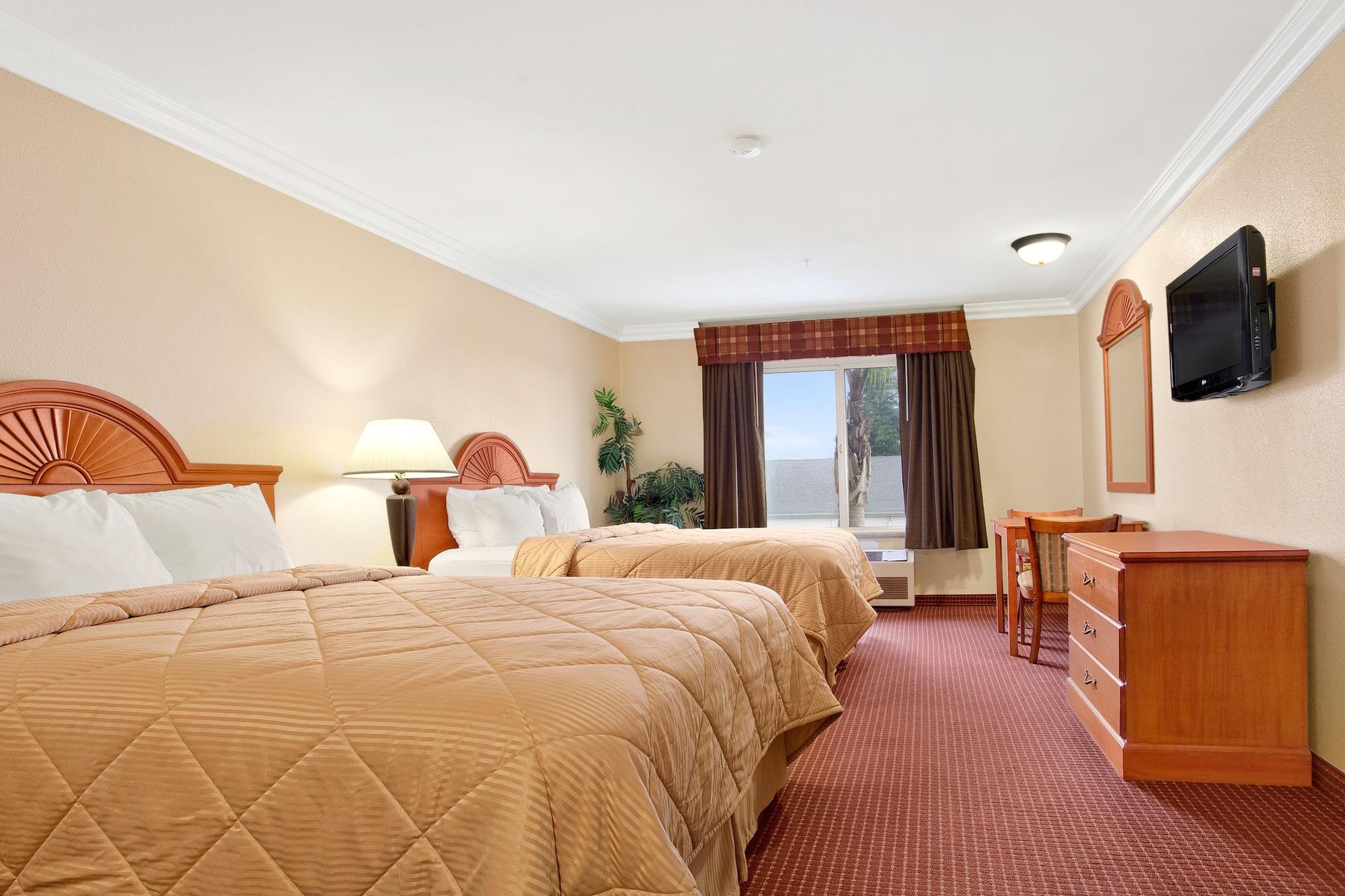 Days Inn By Wyndham Carlsbad Esterno foto