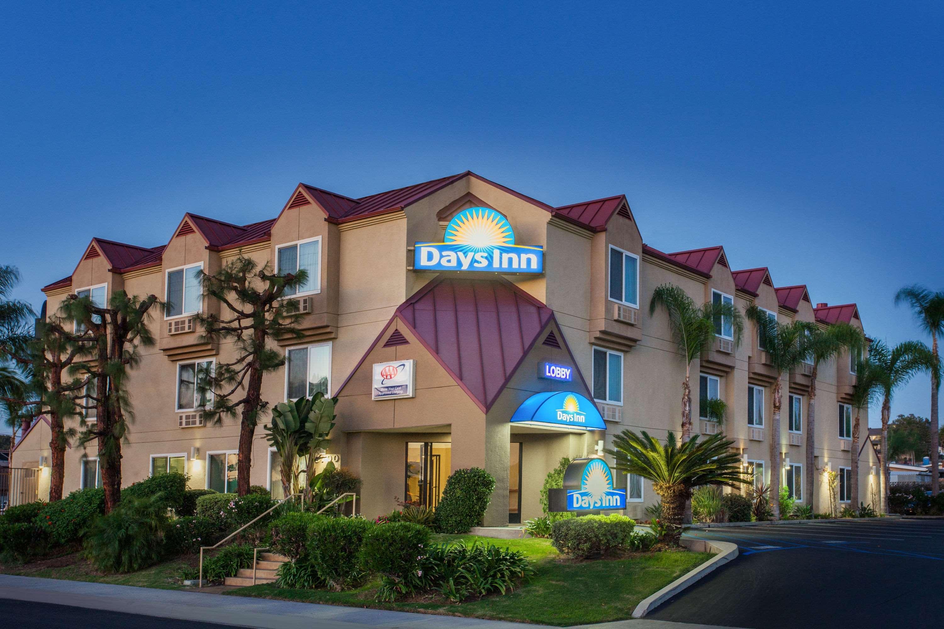 Days Inn By Wyndham Carlsbad Esterno foto