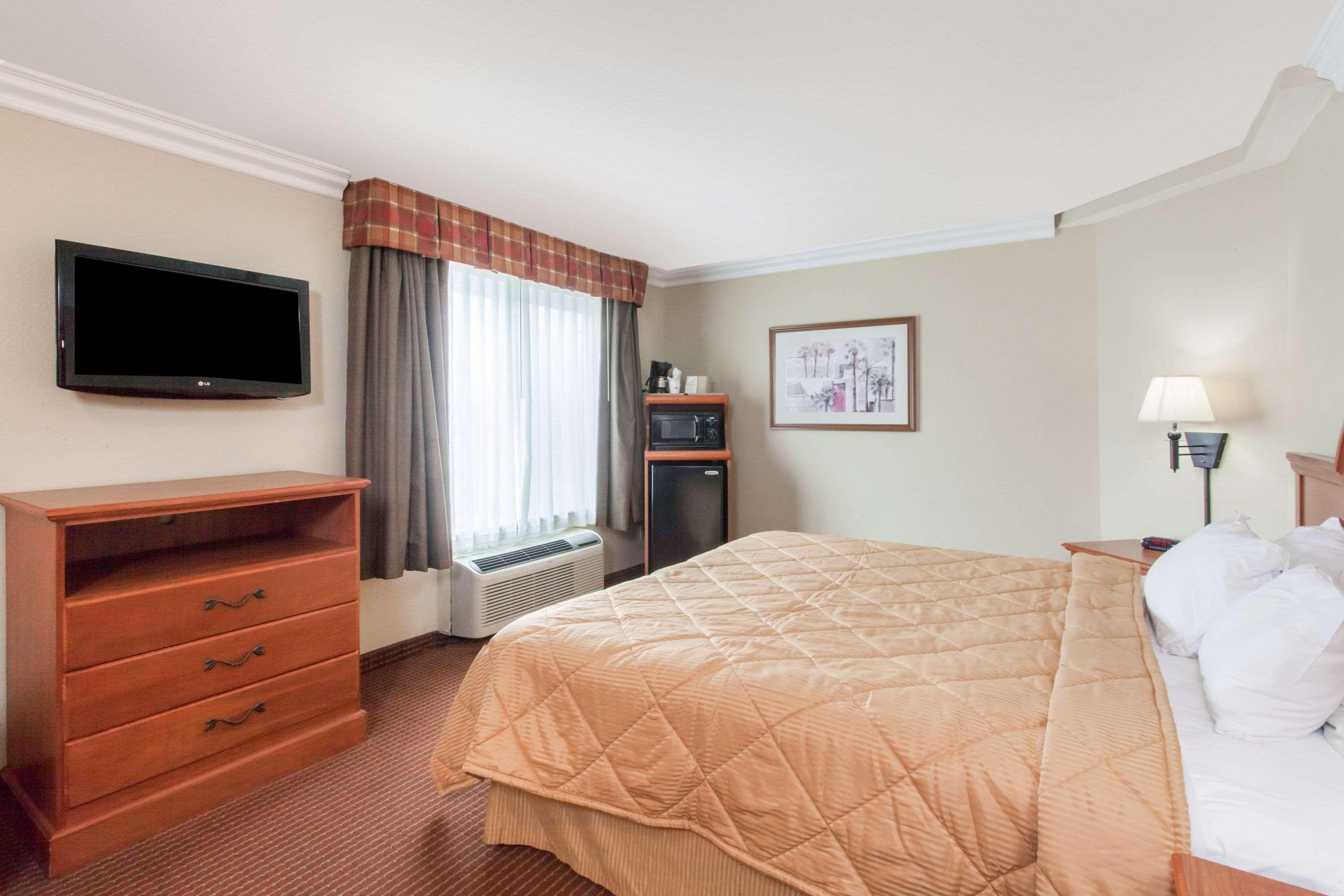 Days Inn By Wyndham Carlsbad Esterno foto