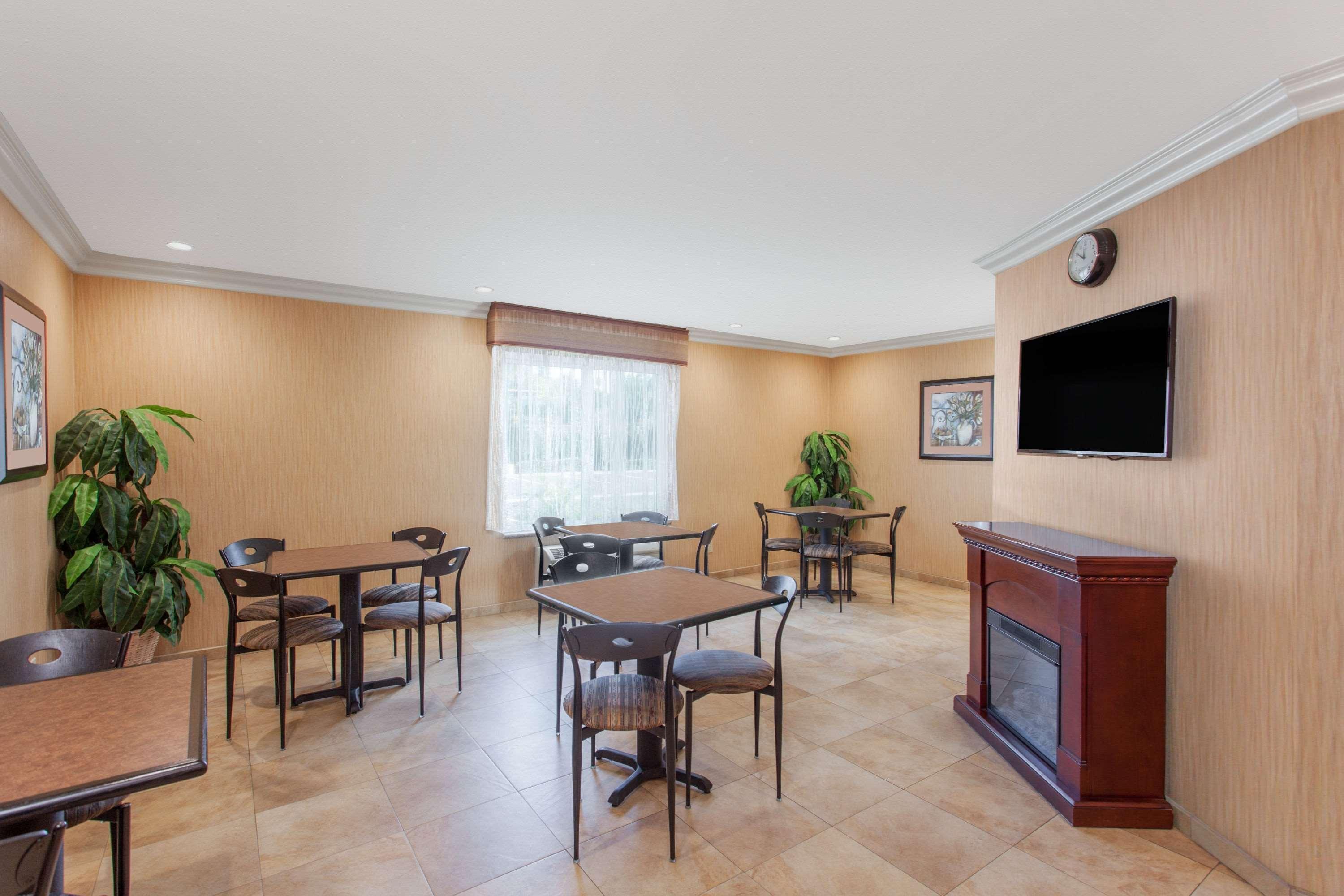 Days Inn By Wyndham Carlsbad Esterno foto