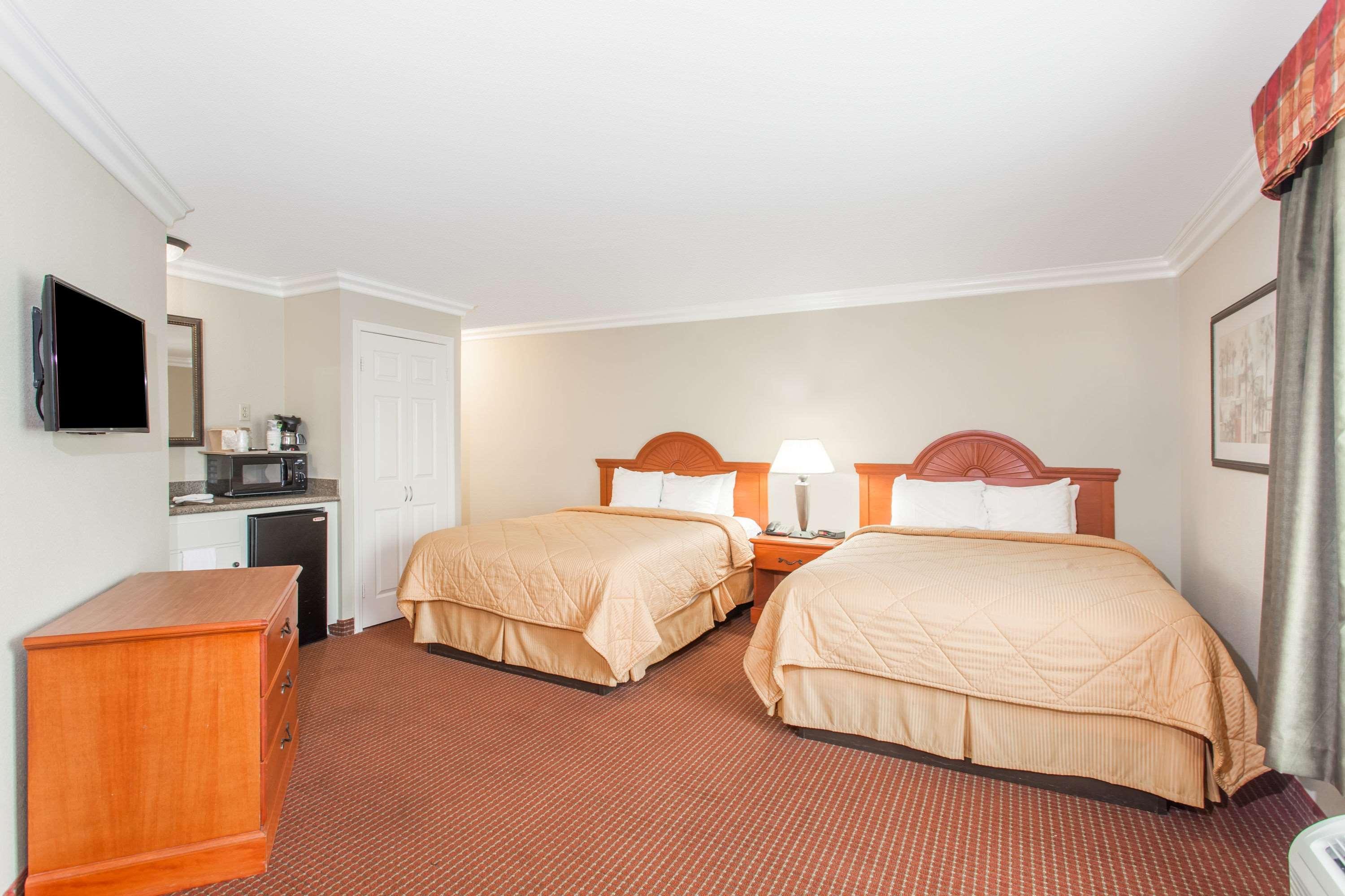 Days Inn By Wyndham Carlsbad Esterno foto