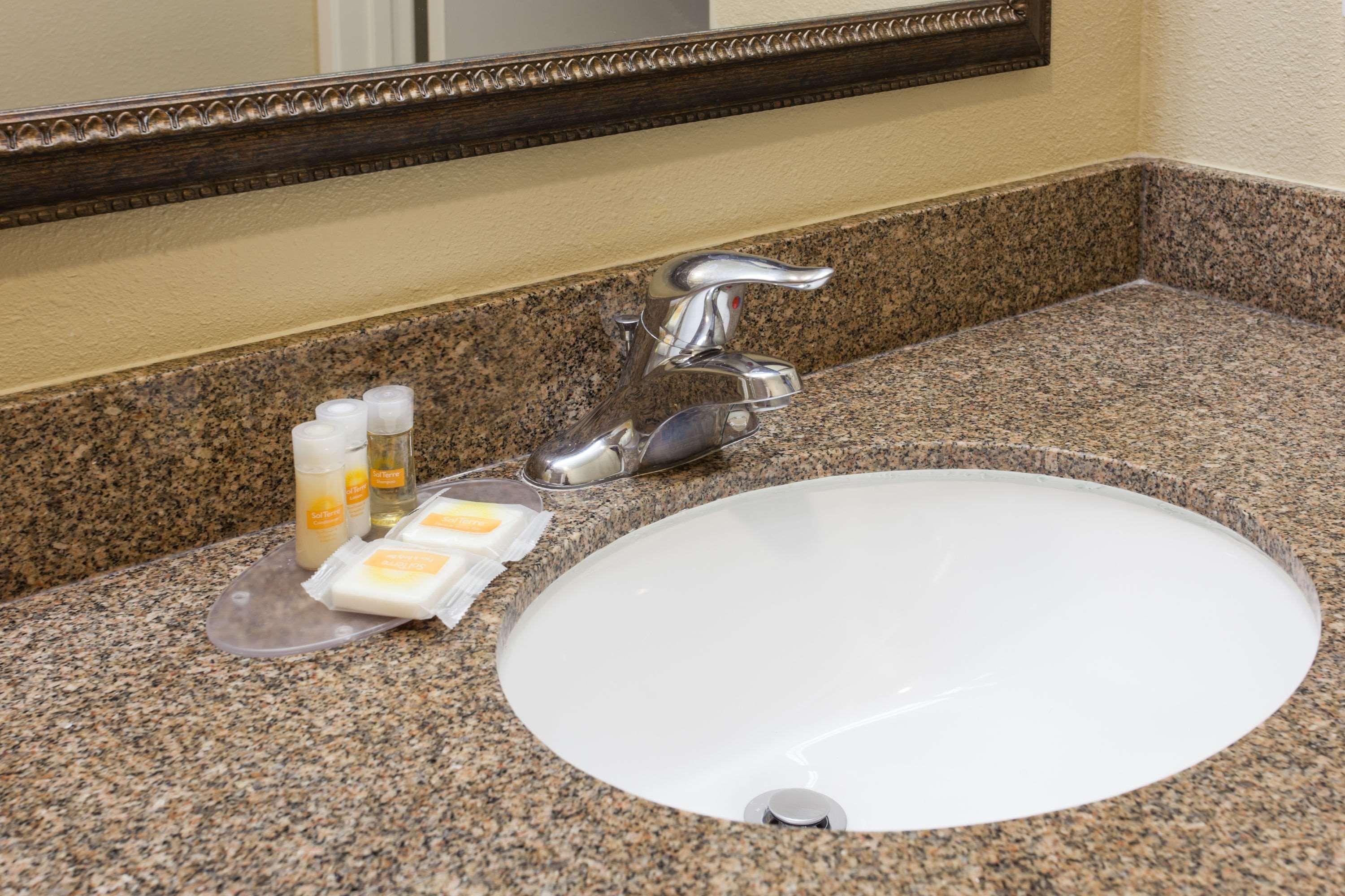 Days Inn By Wyndham Carlsbad Esterno foto