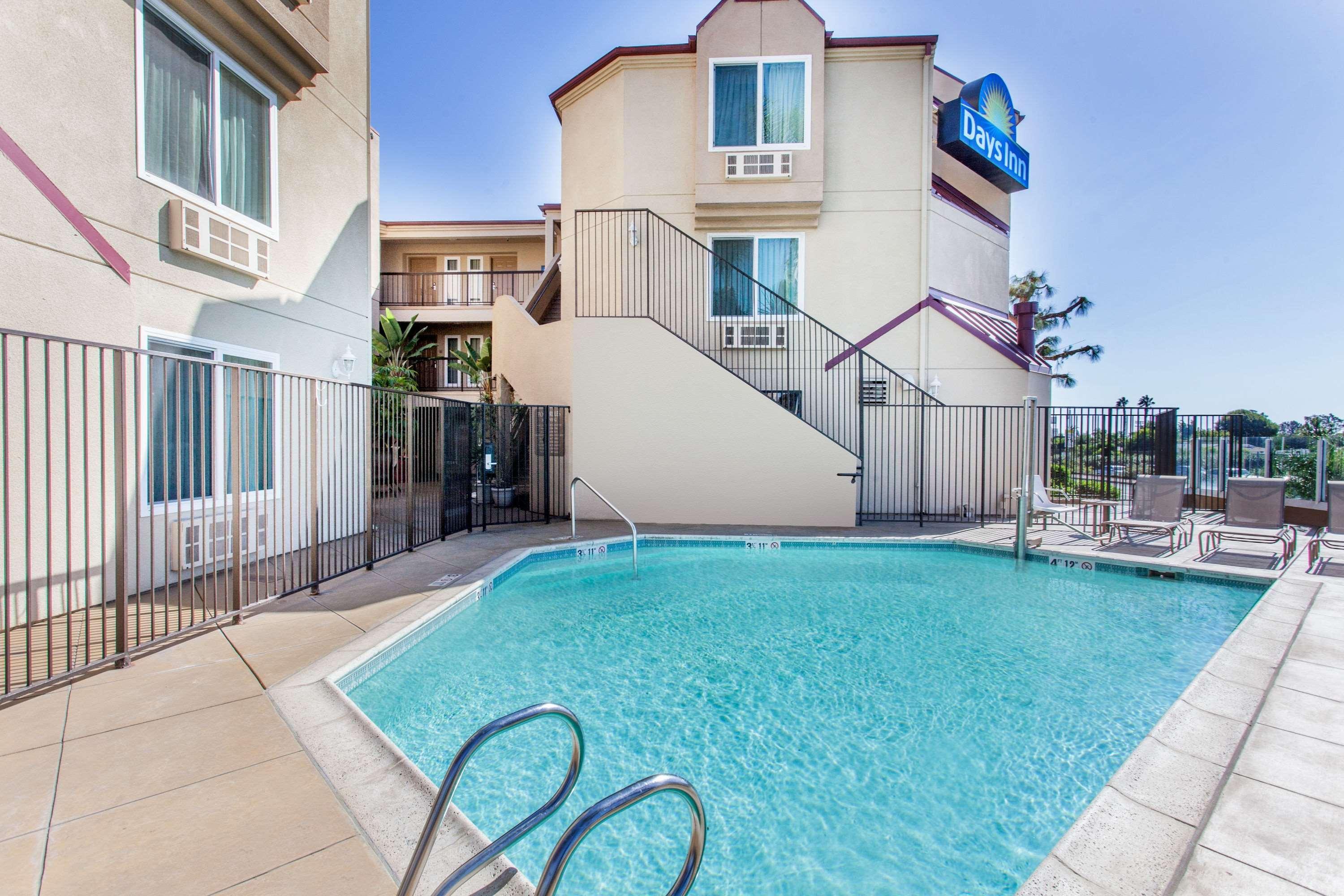 Days Inn By Wyndham Carlsbad Esterno foto