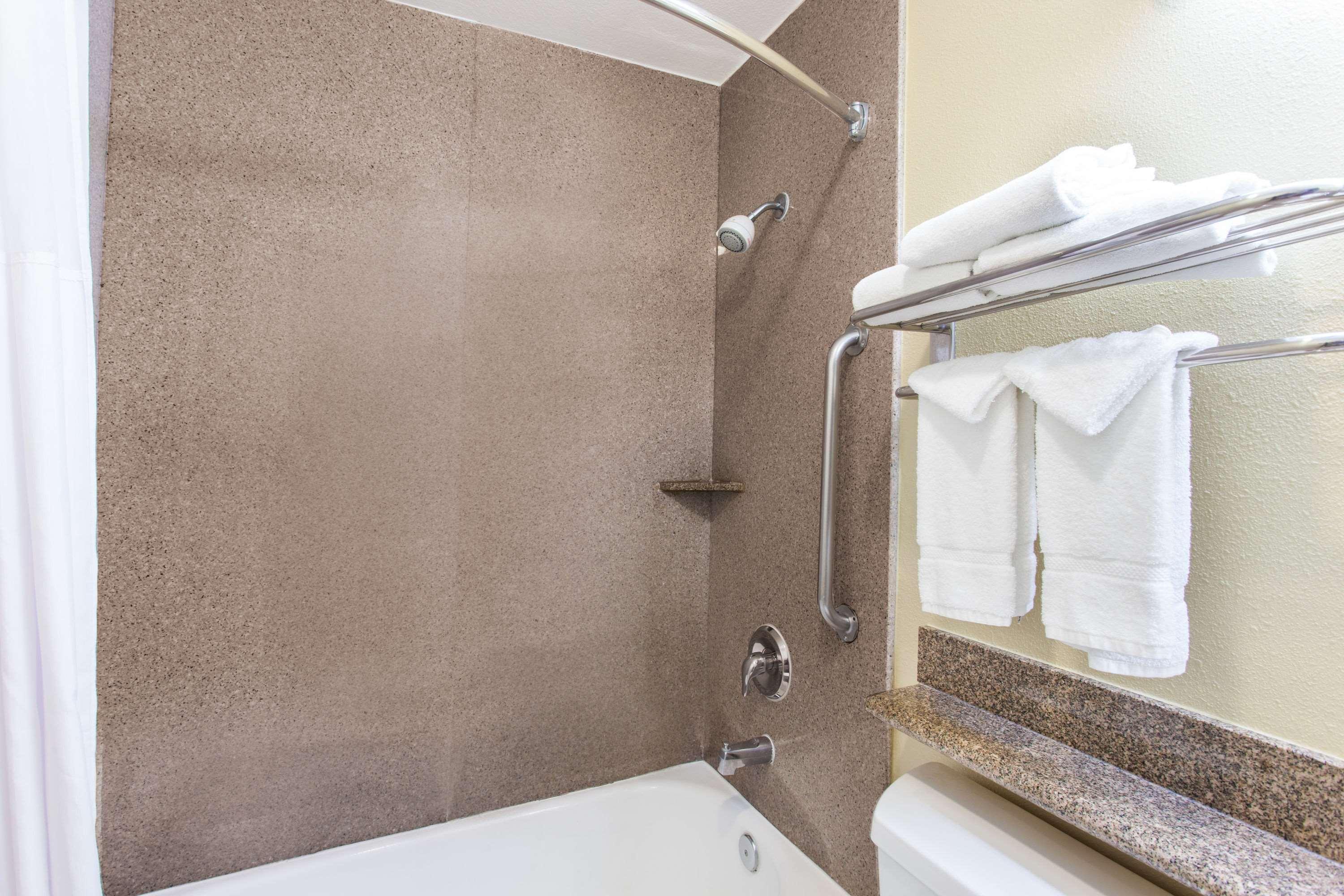 Days Inn By Wyndham Carlsbad Esterno foto