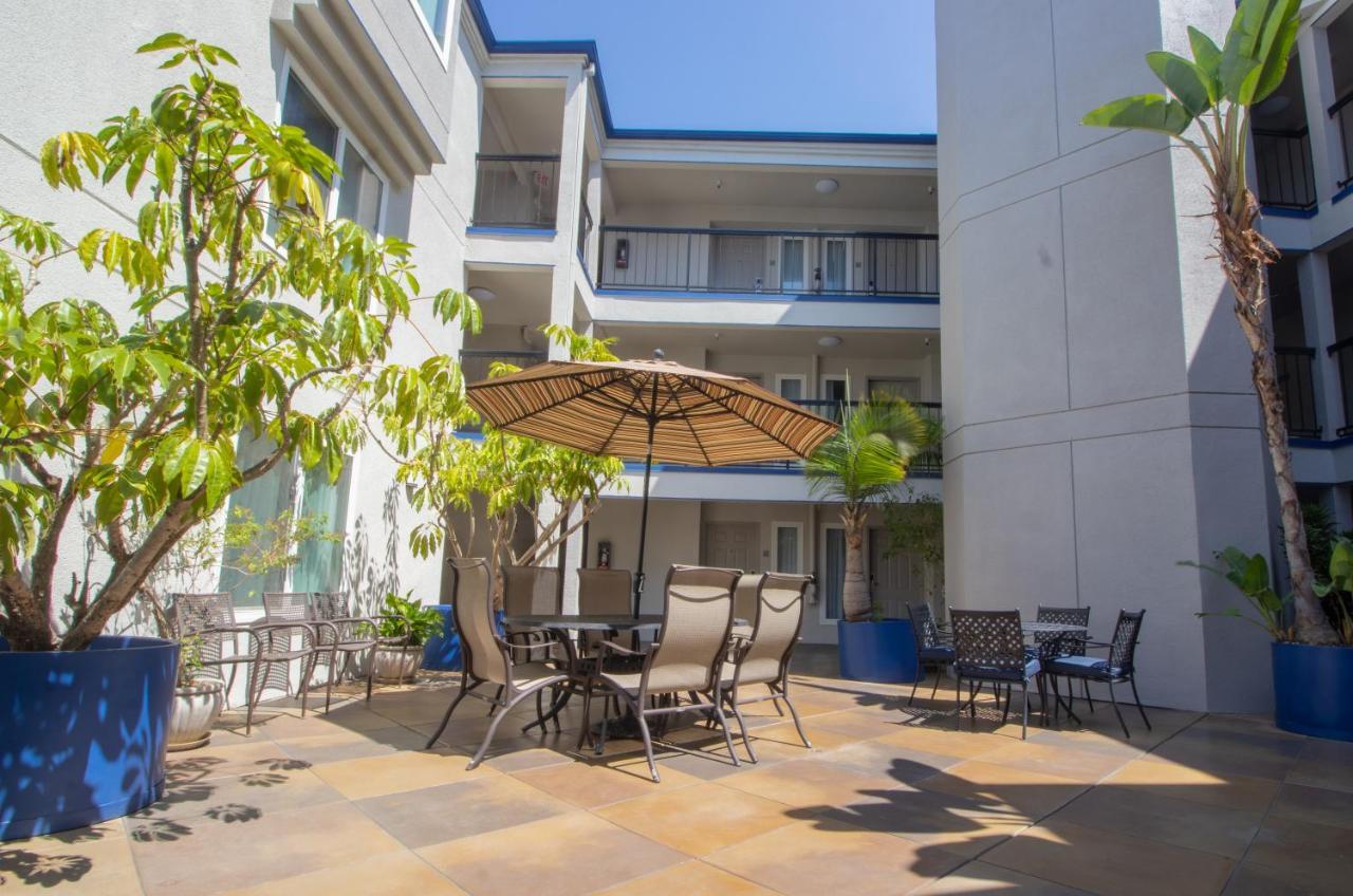 Days Inn By Wyndham Carlsbad Esterno foto