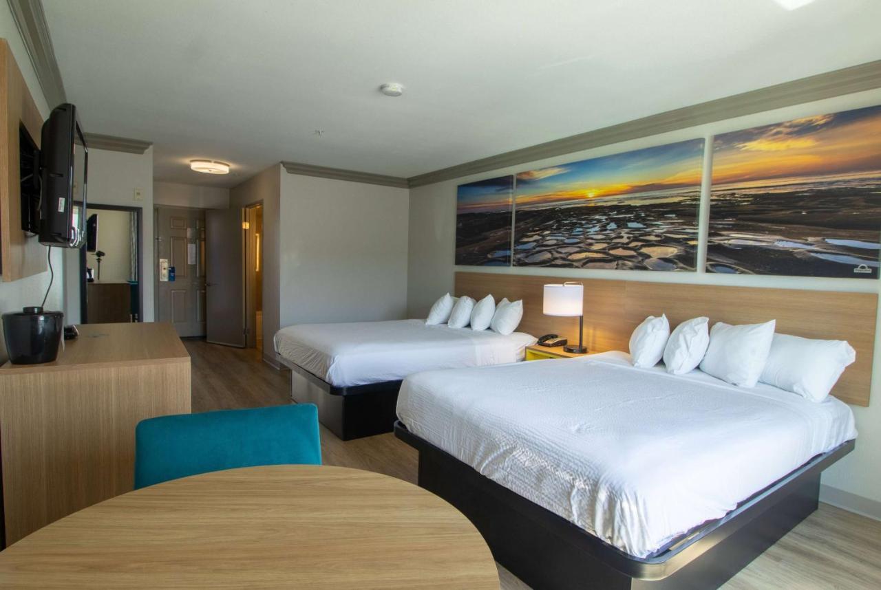 Days Inn By Wyndham Carlsbad Esterno foto