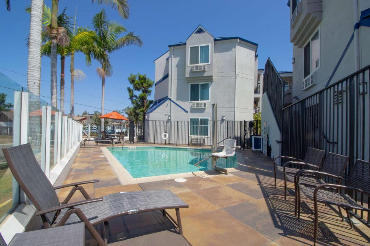 Days Inn By Wyndham Carlsbad Esterno foto