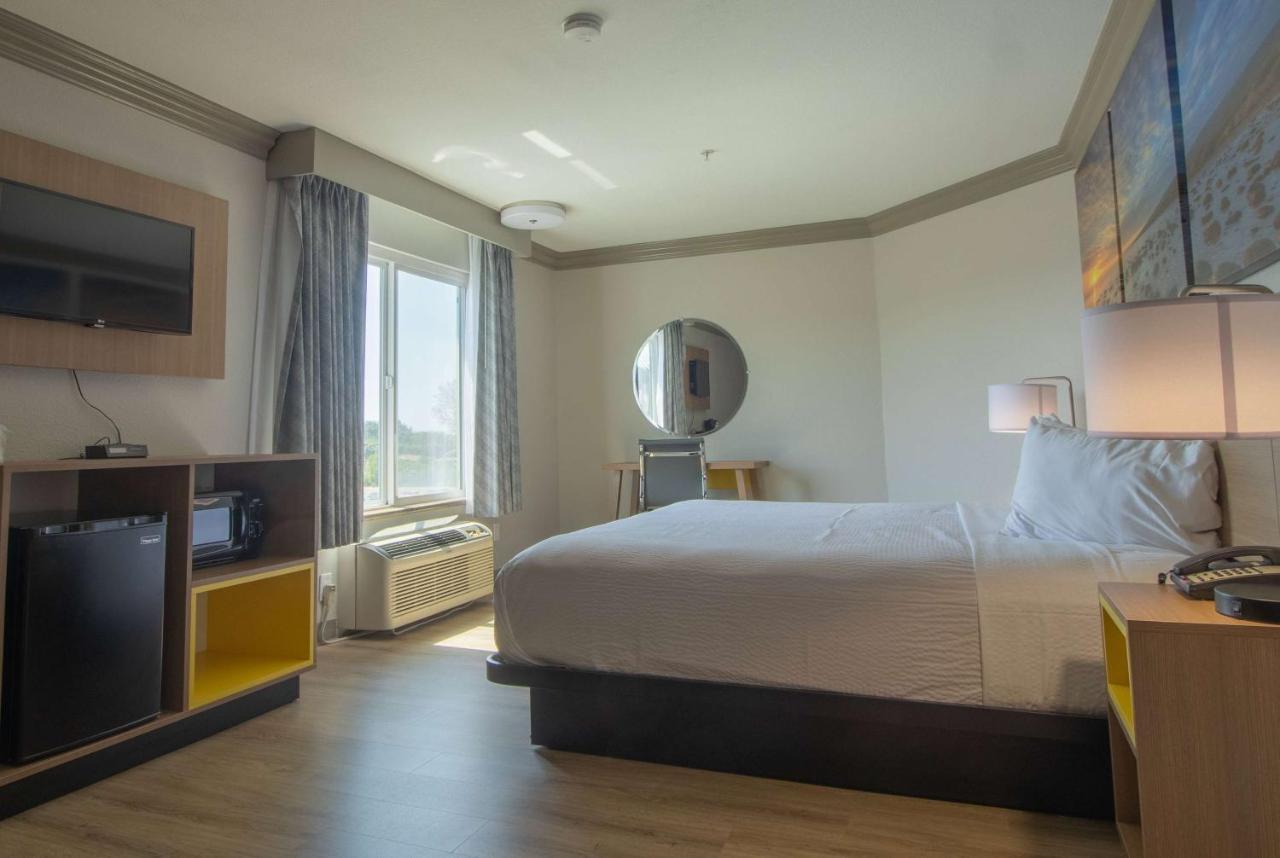 Days Inn By Wyndham Carlsbad Esterno foto