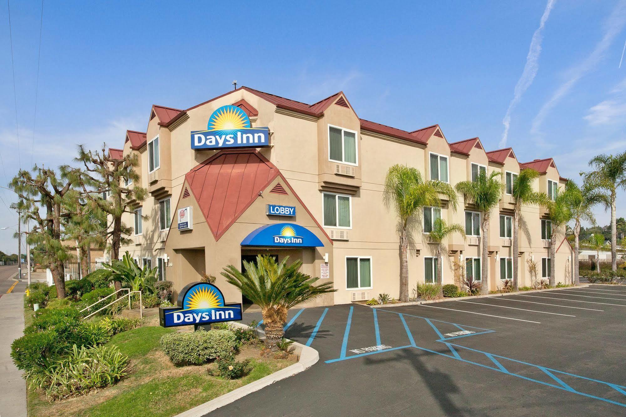 Days Inn By Wyndham Carlsbad Esterno foto