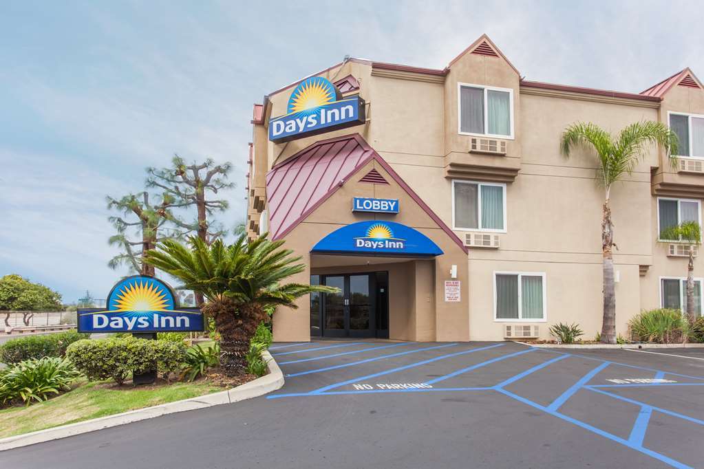 Days Inn By Wyndham Carlsbad Esterno foto