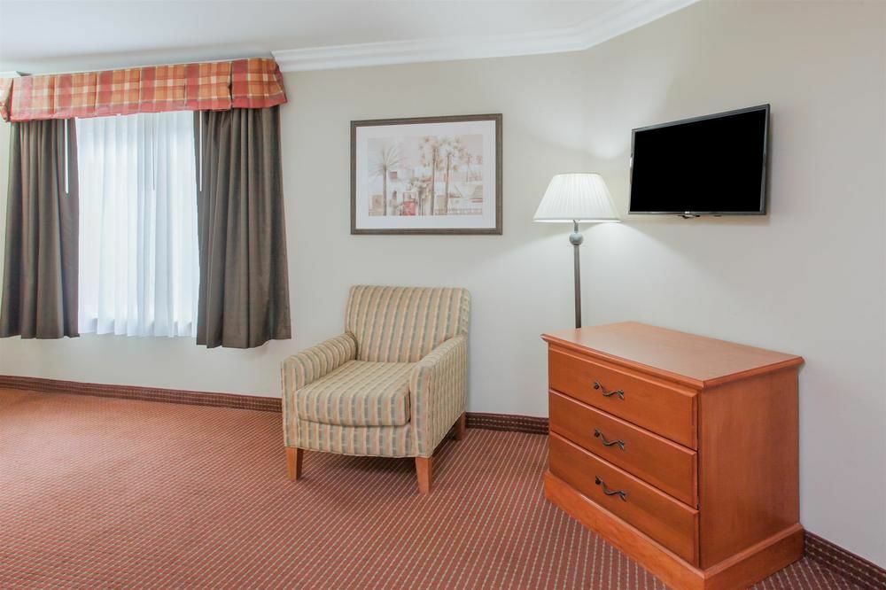 Days Inn By Wyndham Carlsbad Esterno foto