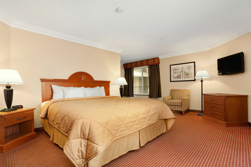 Days Inn By Wyndham Carlsbad Esterno foto